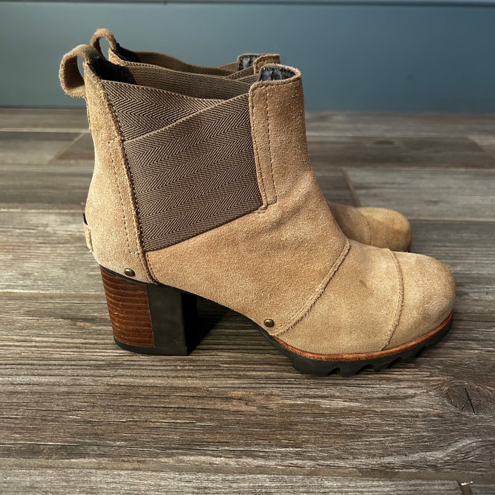 Sorel Tan Suede Chelsea Heeled Boots Women's‎ Size 6 - Picture 2 of 6